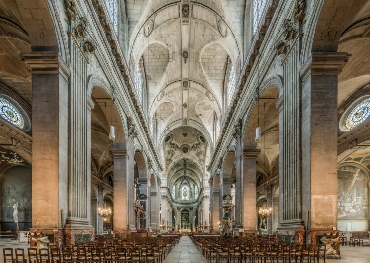 La façade à double colonnade de l'église Saint-Sulpice