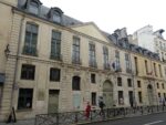 La rue de Turenne, où White sert ses cafés dès huit heures
