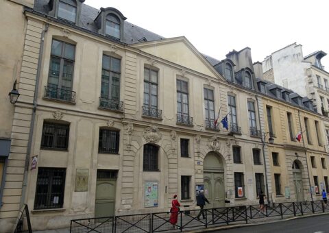 La rue de Turenne, où White sert ses cafés dès huit heures