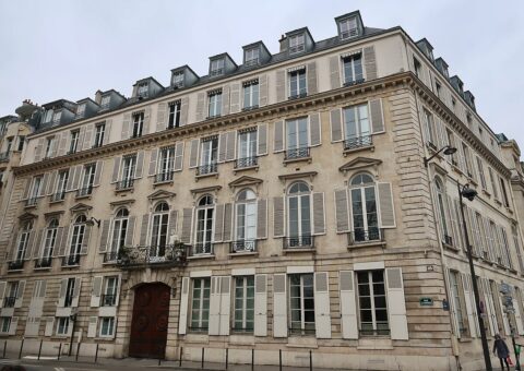 La rue de Vaugirard, à hauteur du Pont Traversé et du Luxembourg