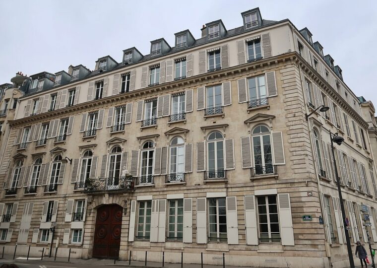 La rue de Vaugirard, à hauteur du Pont Traversé et du Luxembourg
