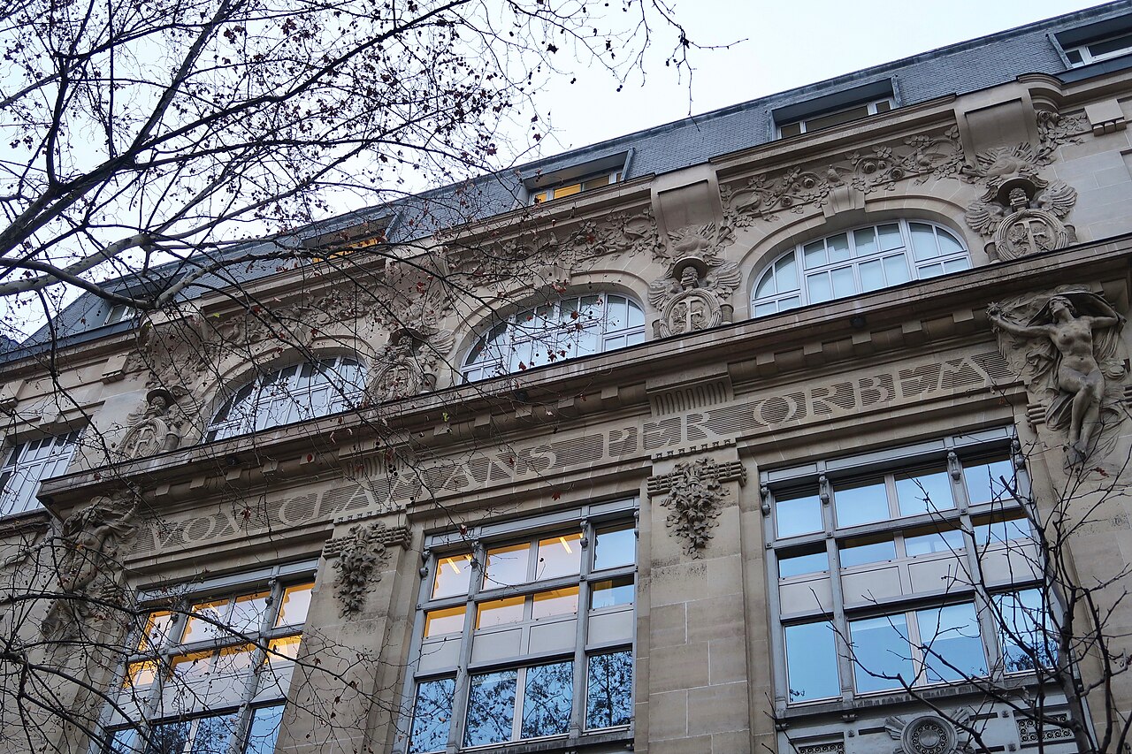 Le boulevard Raspail, près du Bon Marché, adresse d'Hugo & Victor