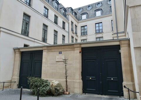 La rue des Saints-Pères, dont Maison Fleuret occupe un décor de librairie