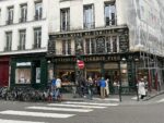 La façade classée d'À la Mère de Famille, rue du Faubourg-Montmartre