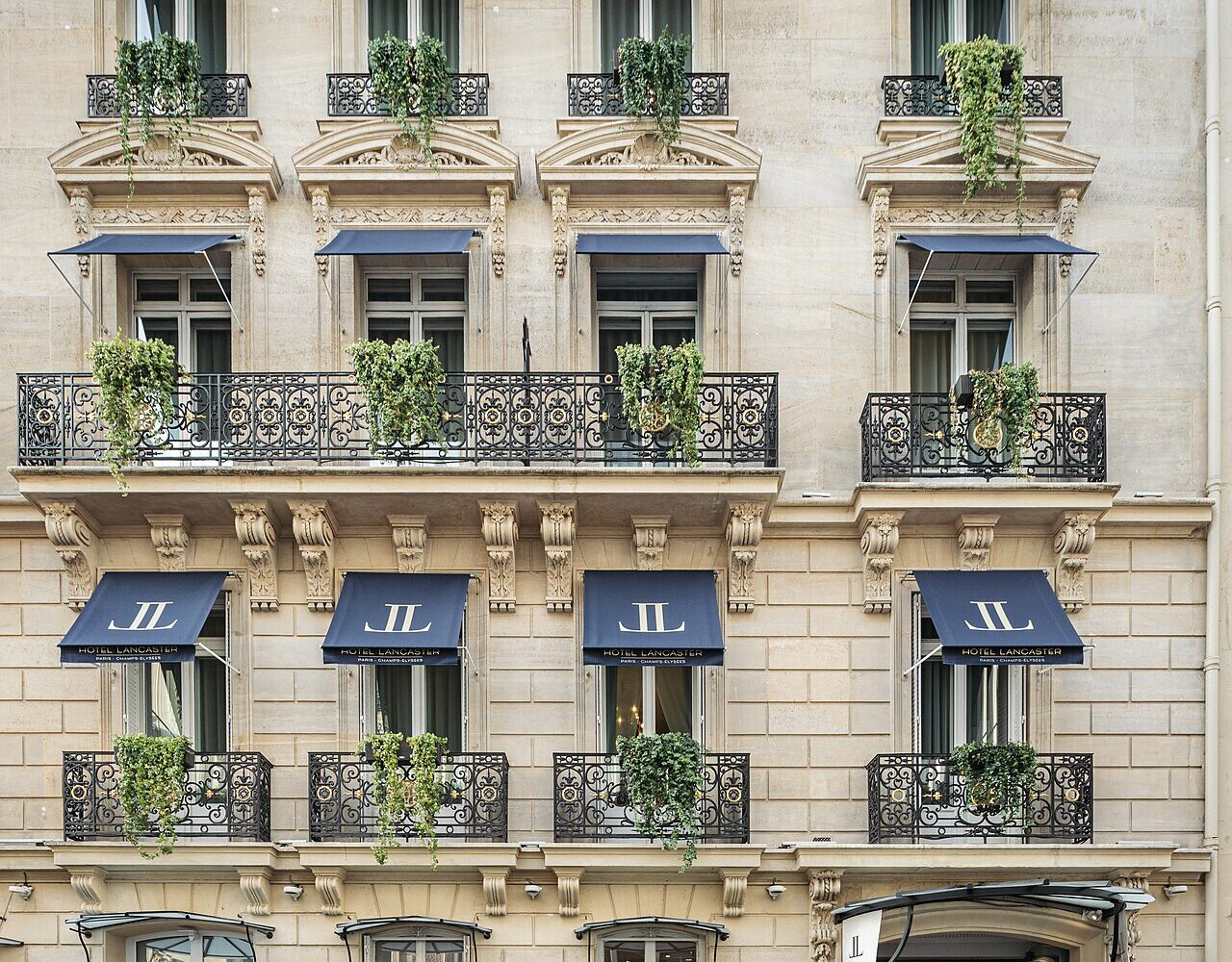 La façade de l'hôtel Lancaster, rue de Berri, dans le 8e arrondissement de Paris