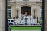 La fontaine du Saint James Paris, place du Chancelier-Adenauer