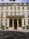 La façade sur cour de l'hôtel de Beauharnais et son portique égyptien, résidence de l'ambassadeur d'Allemagne