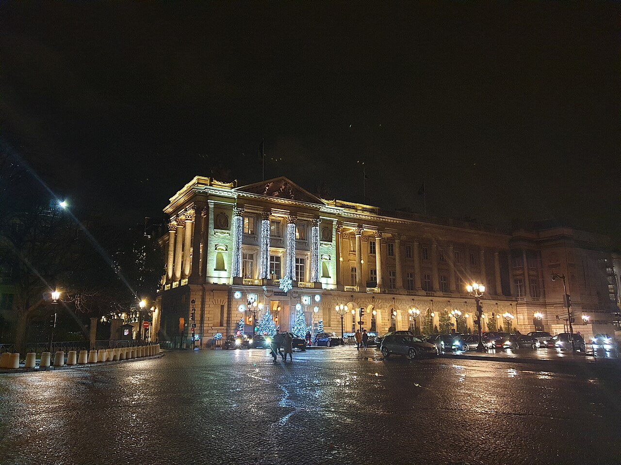 La façade de l'Hôtel de Crillon, place de la Concorde, où s'ouvre Nonos