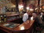 La devanture de Harry's New York Bar, rue Daunou à Paris