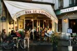 Le bar de L'Entracte, rue de Montpensier, adossé au théâtre du Palais-Royal