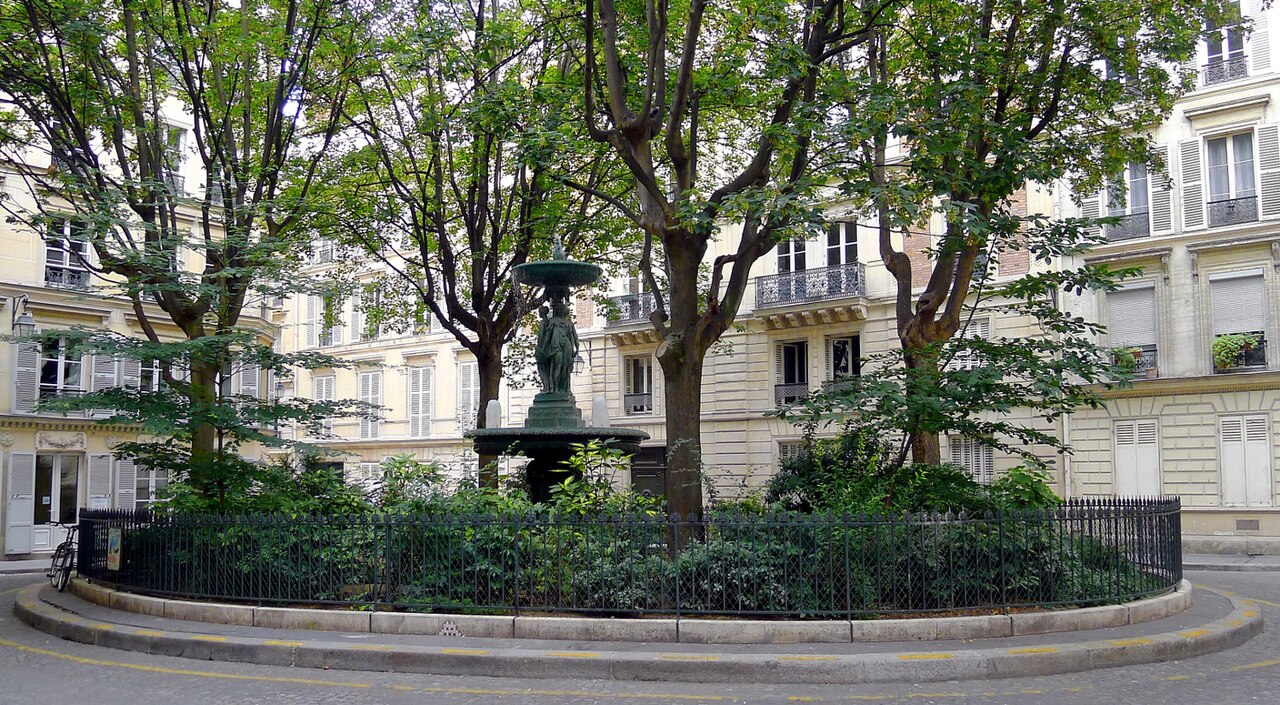 La fontaine aux trois nymphes de la cité de Trévise, au centre de sa place plantée