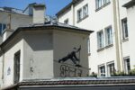La rue des Vinaigriers, où la Résidence Kann change de décor au fil des saisons