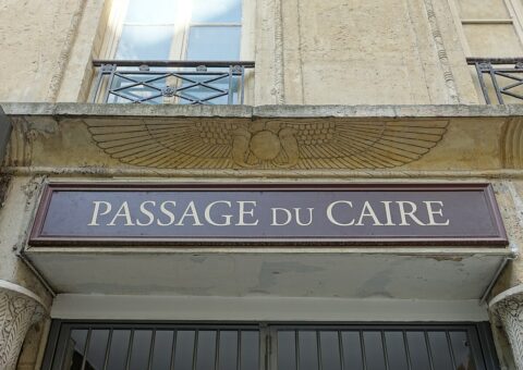L'entrée du passage du Caire, place du Caire à Paris