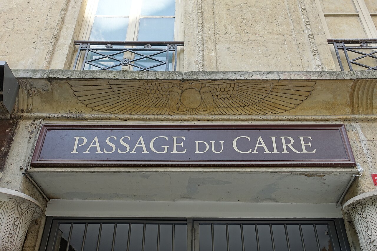 L'entrée du passage du Caire, place du Caire à Paris