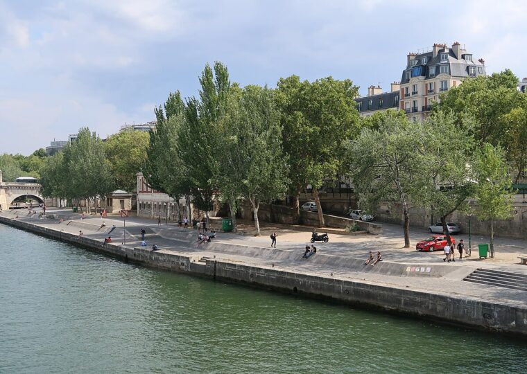 Le quai de la Tournelle à Paris, où tourne la broche de la Rôtisserie d'Argent