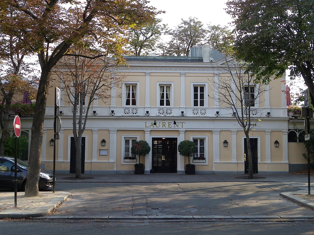 Le pavillon du restaurant Laurent, dans les jardins des Champs-Élysées