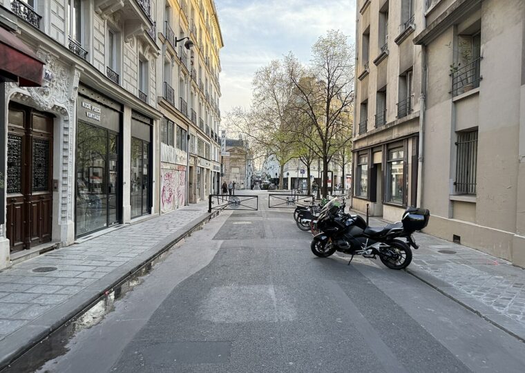 La rue Charlot, dans le haut Marais, où Cortado sert l'Espagne en tasse