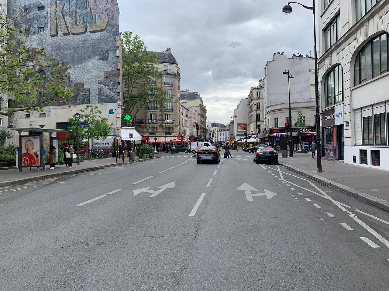 La rue de Charonne, dans le 11e arrondissement de Paris, fief de La Belle Équipe