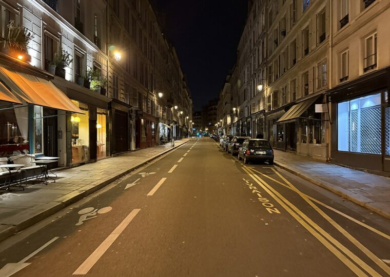 La rue du Pont-Louis-Philippe, où Le Peloton donne le départ