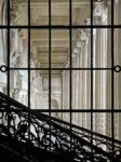 Le péristyle à colonnes du Grand Palais, écrin de la terrasse du Grand Café