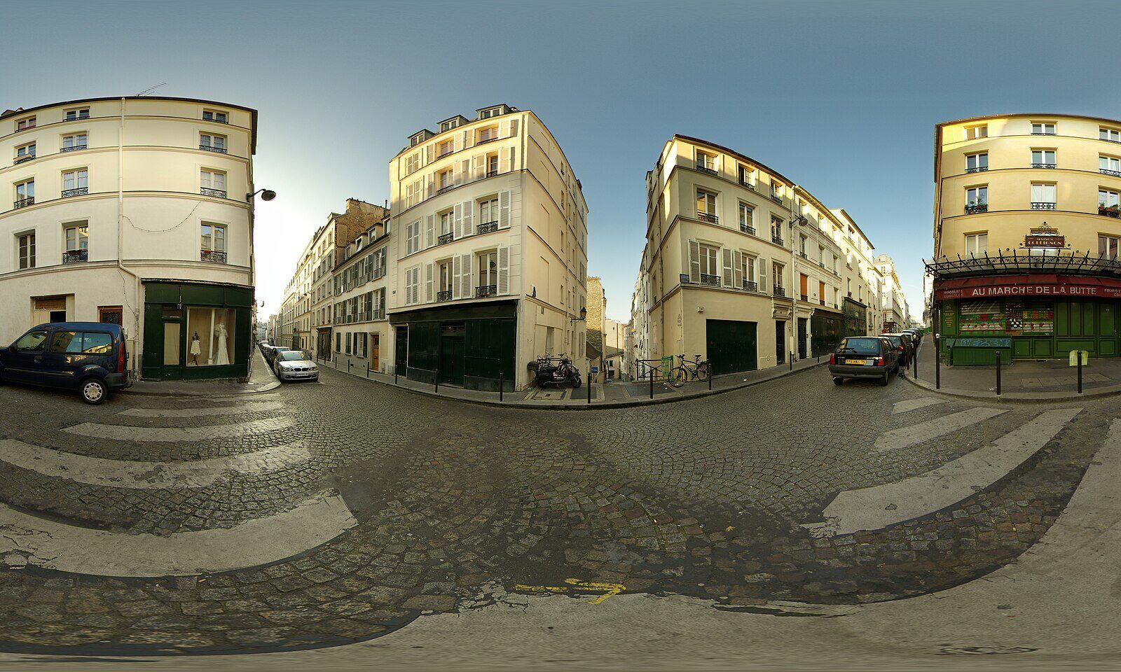 La devanture verte d'Au marché de la Butte, l'épicerie du film Amélie