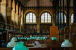 La salle de lecture et les arcs de fonte de la bibliothèque Sainte-Geneviève