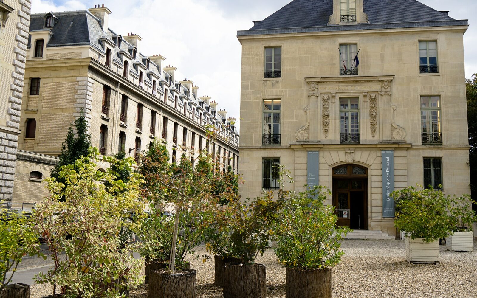 La façade de la bibliothèque de l'Arsenal