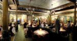La salle aux céramiques de la brasserie Mollard, rue Saint-Lazare