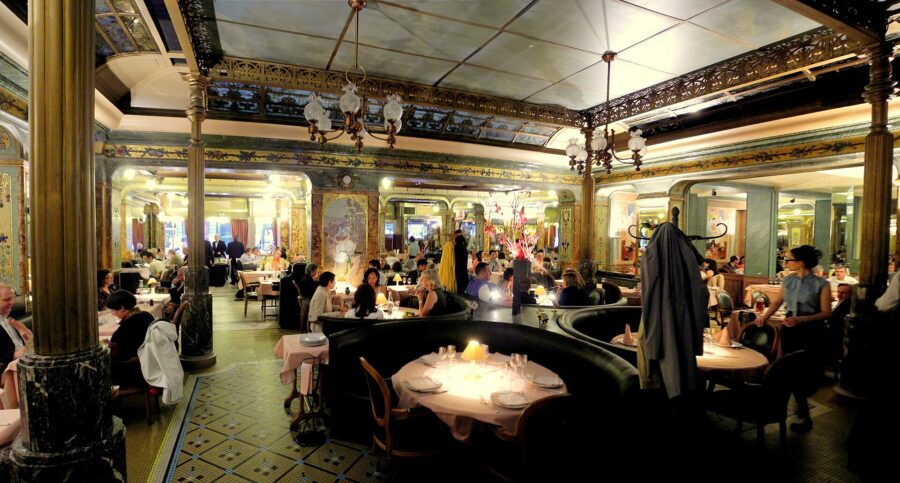 La salle aux céramiques de la brasserie Mollard, rue Saint-Lazare