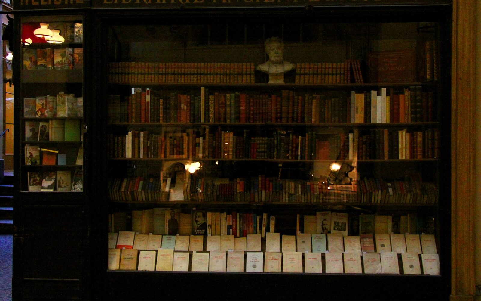 La librairie Jousseaume sous la galerie Vivienne