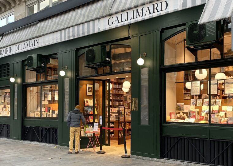 La devanture de la librairie Delamain, rue Saint-Honoré
