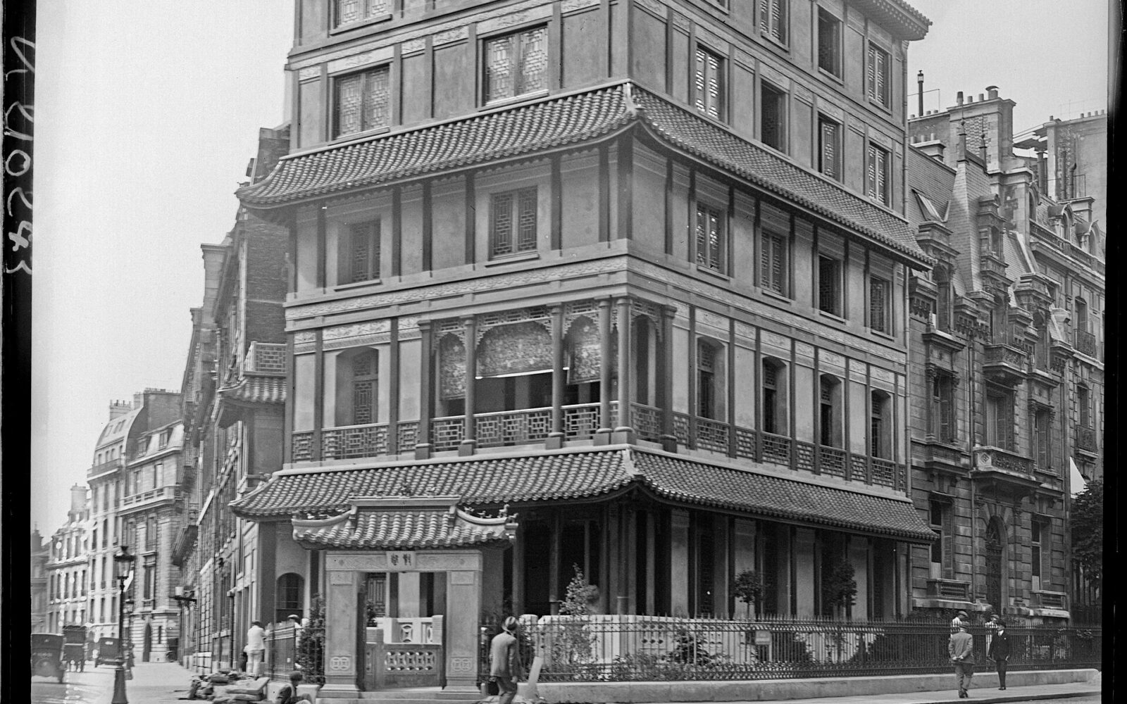 La pagode rouge de la Maison Loo, rue de Courcelles