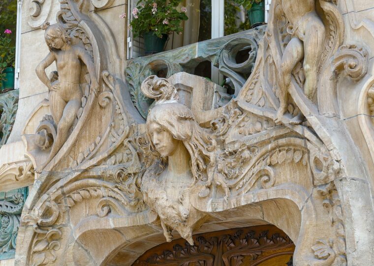 La façade sculptée de l'immeuble Lavirotte, avenue Rapp