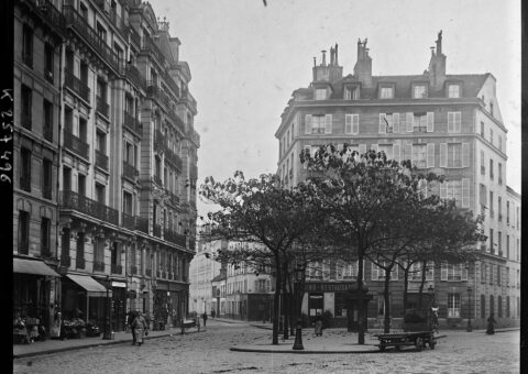 La place de l'Estrapade, décor de la série Emily in Paris