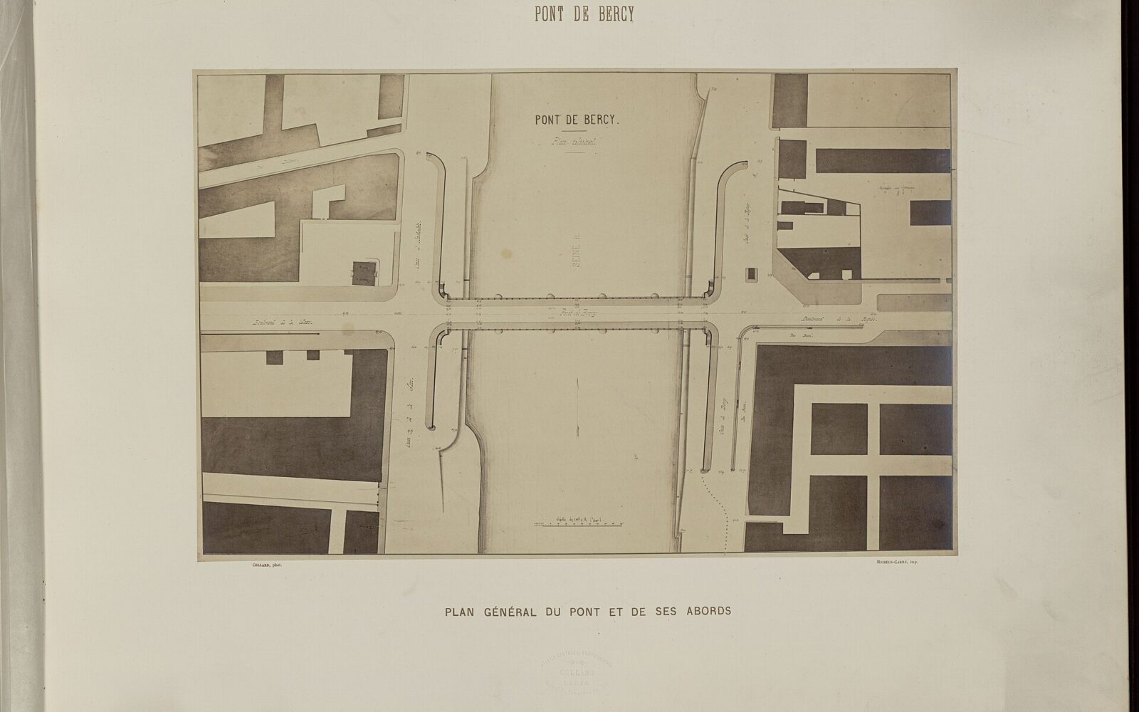 Le pont de Bercy et ses arcades pendant une crue