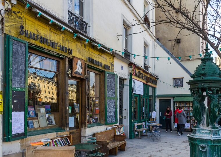 La devanture verte de Shakespeare and Company