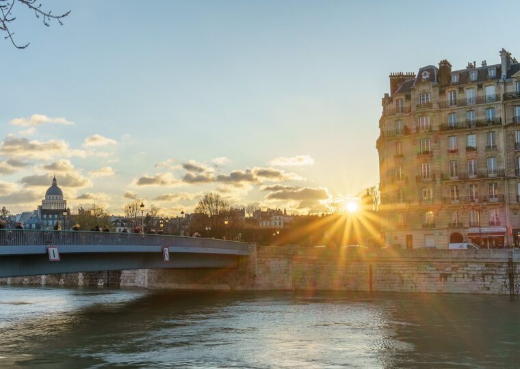 Le pont Saint-Louis au couchant, entre les deux îles