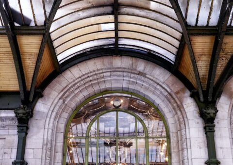 La salle dorée du Train Bleu, gare de Lyon