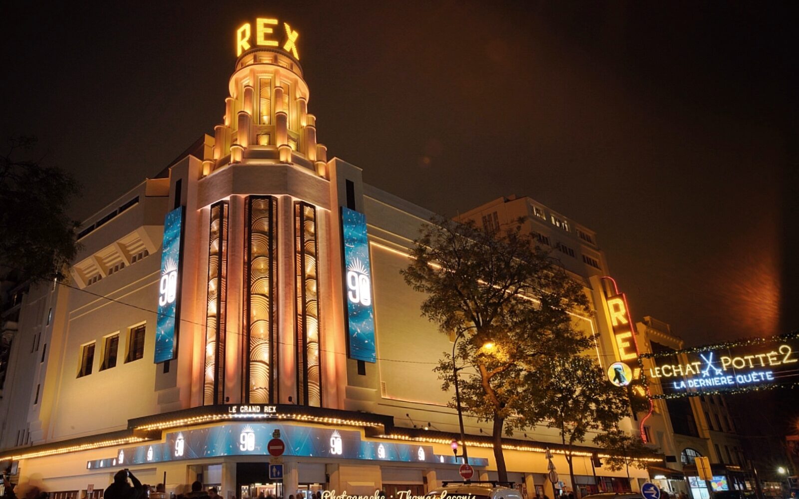 La façade et la tour du Grand Rex, boulevard Poissonnière