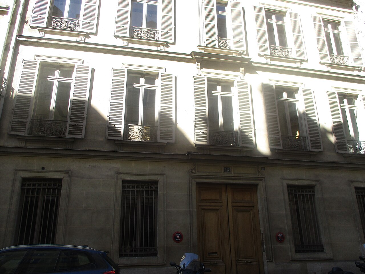 Un immeuble de la rue Jean-Mermoz, dans le 8e arrondissement de Paris