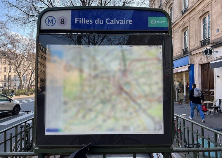 Entrée du métro Filles du Calvaire, sur le boulevard du Temple