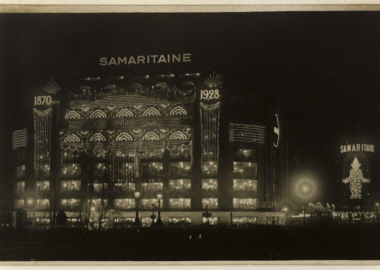 La Samaritaine illuminée pour ses cinquante-huit ans en 1928, vue de nuit