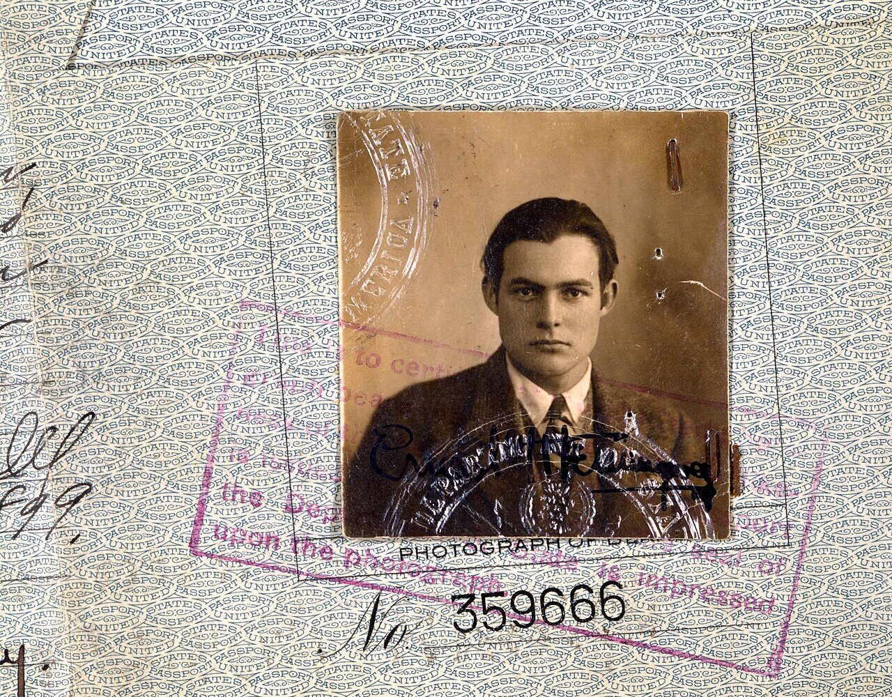 Le passeport d'Ernest Hemingway en 1923, photographie et signature, années parisiennes