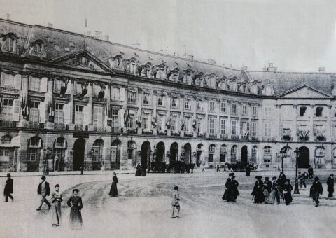 La place Vendôme et la façade de l'hôtel Ritz vers 1900
