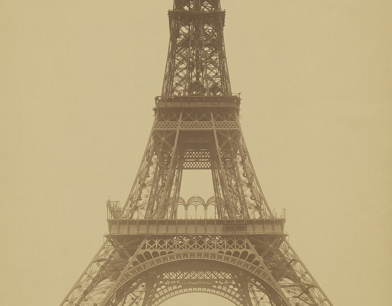 La tour Eiffel en construction en 1888, photographie de Louis-Émile Durandelle