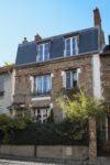 Une maison en meulière de la Campagne à Paris, avec la plaque de la rue Jules-Siegfried