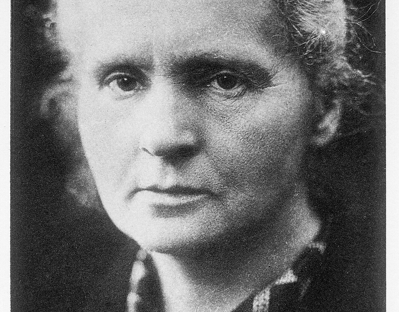Portrait de Marie Curie vers 1920, par le photographe parisien Henri Manuel