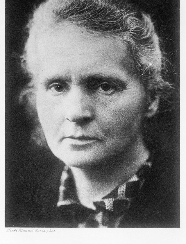 Portrait de Marie Curie vers 1920, par le photographe parisien Henri Manuel