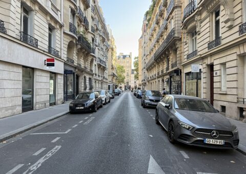 La rue de Luynes, dans le 7e, première adresse du torréfacteur Noir