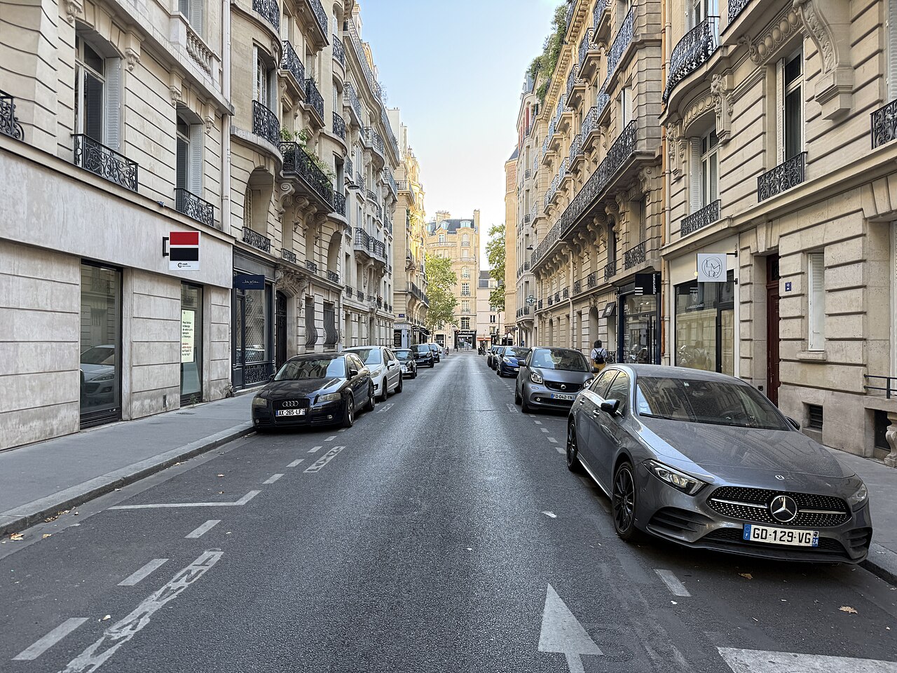 La rue de Luynes, dans le 7e, première adresse du torréfacteur Noir